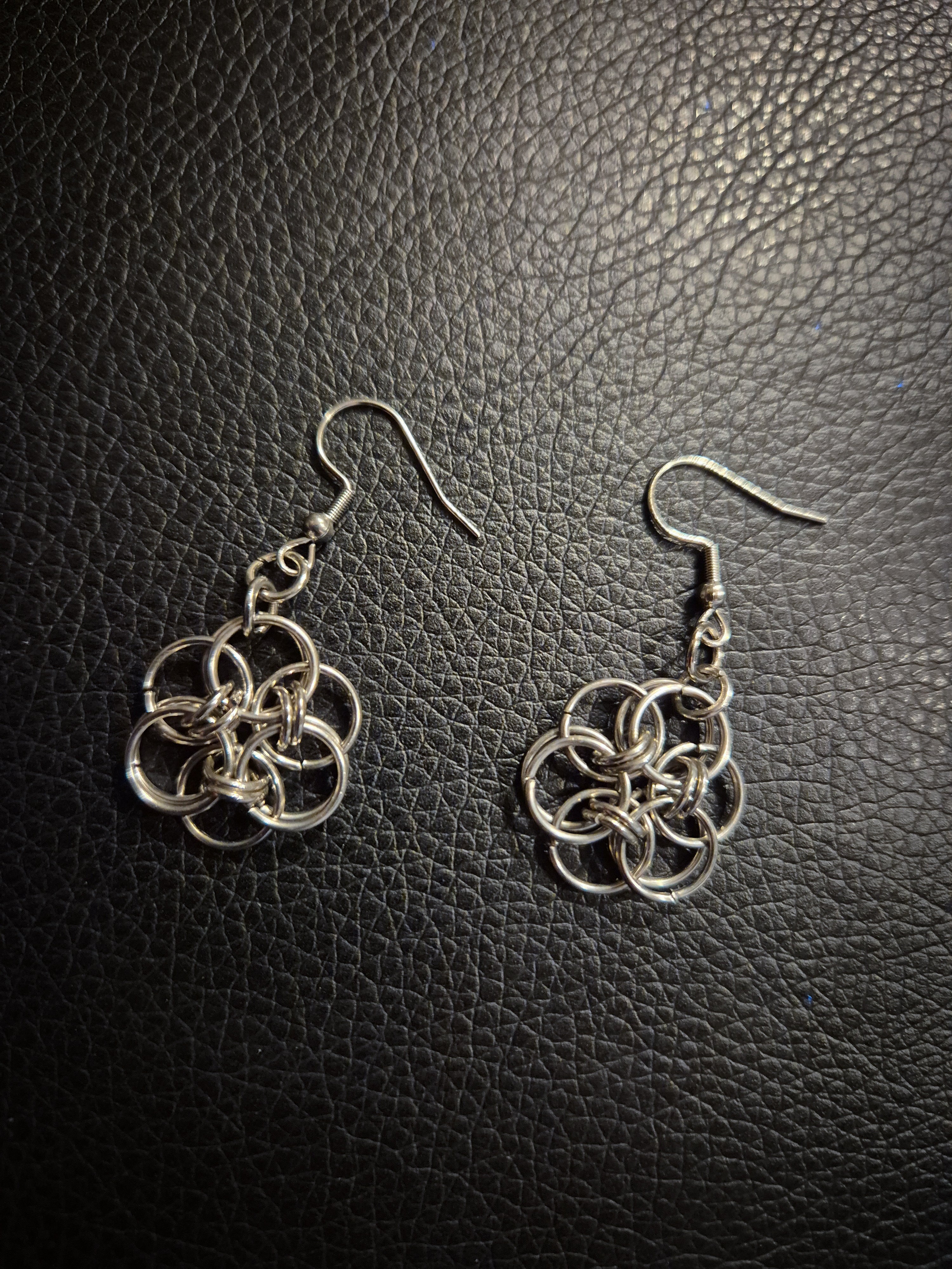 Helm flower earings- 10mm